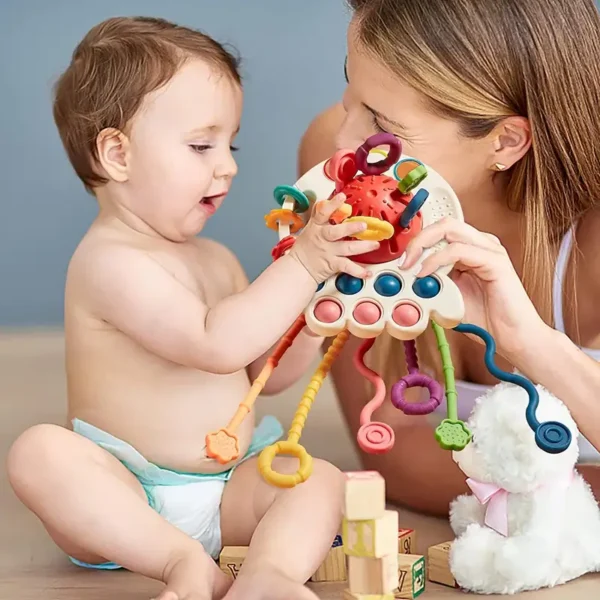 Mãe e filho brincando com o Polvo Sensorial Montessori Brinquedo para a criança