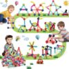 Várias crianças criando e aprendendo com o Brinquedo Educacional Montessori Magnetix